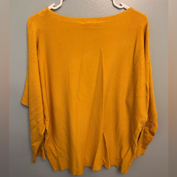 NWT Abstract Sweater - Picture 6 of 6